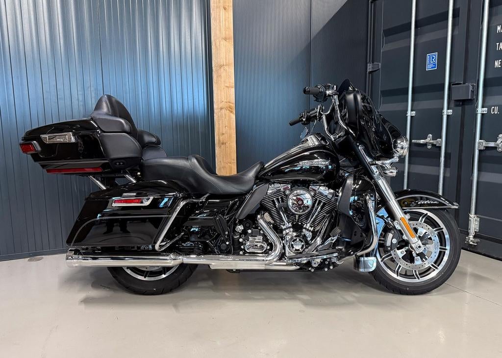 HARLEY-DAVIDSON ELECTRA GLIDE ULTRA CLASSIC FLHTCUI (bj 2015, Motoren, 2 cilinders, 1690 cc, HARLEY-DAVIDSON, Bedrijf