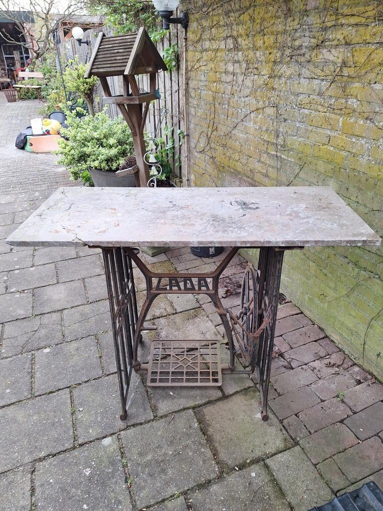 Antiek- tafel met marmer blad, Ophalen