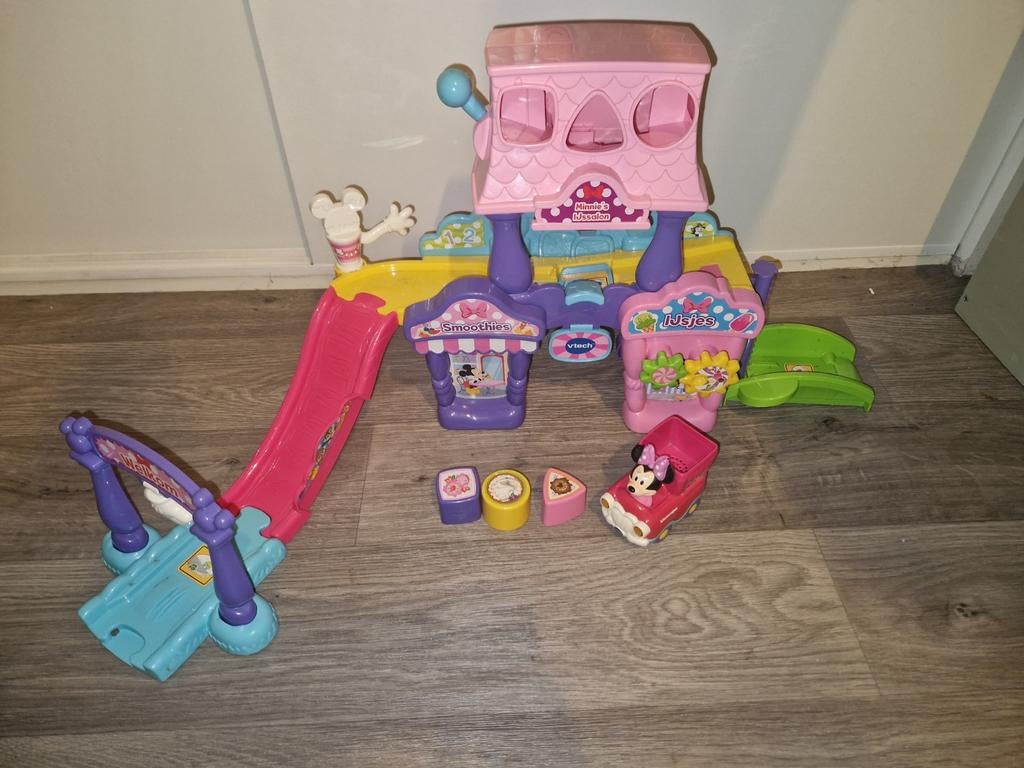 Minie mousse ijssalon, Ophalen