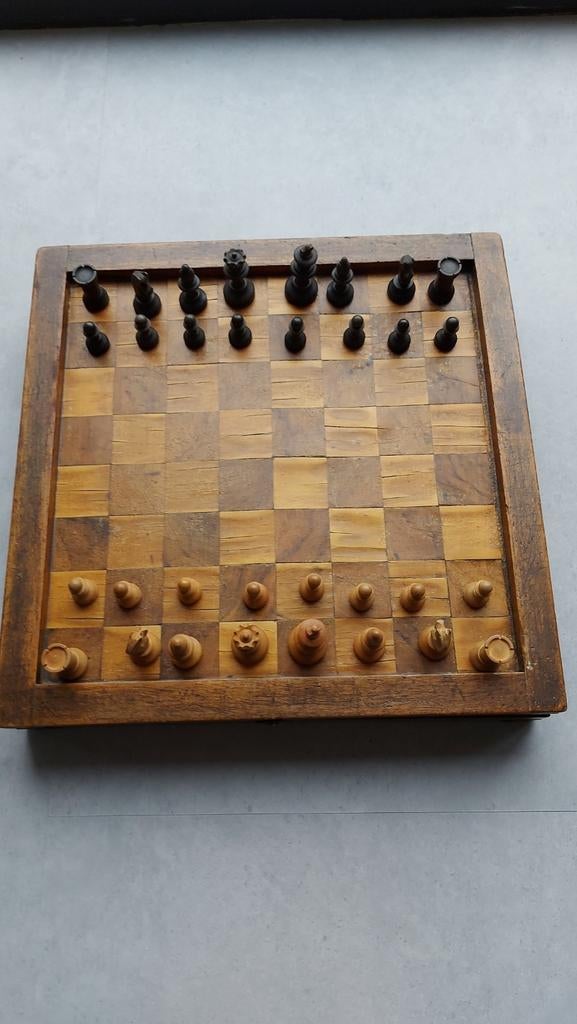 Schaakspel, Backgammon en Negenmansmorris in houten kist, Een of twee spelers, Ophalen, Gebruikt, Onbekend