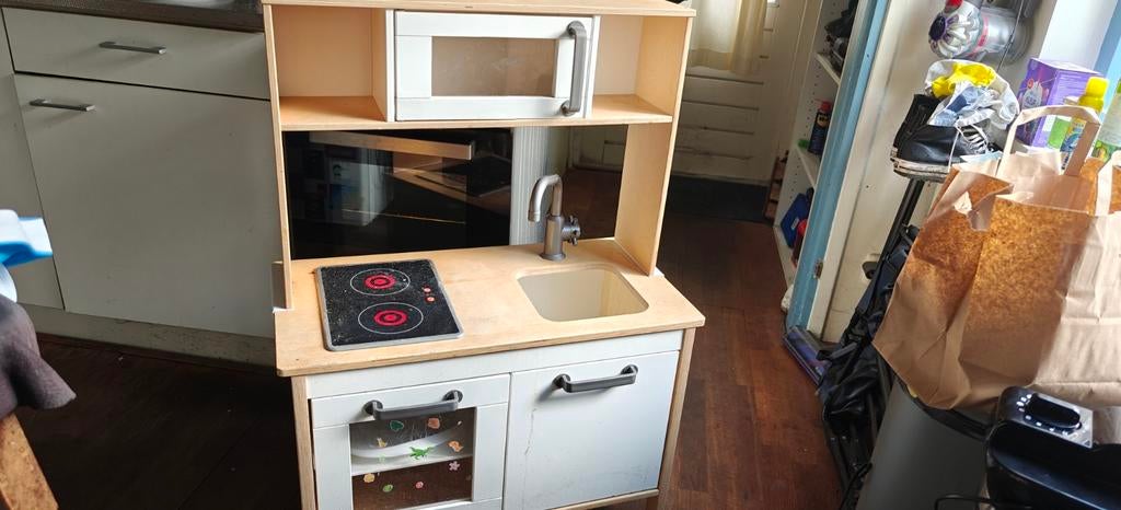 Houten speelkeuken - moet gepoetst worden, Kinderen en Baby's, Ophalen, Gebruikt, Hout, Speelkeuken