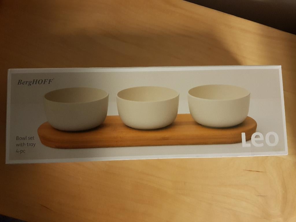 NIEUW Berghoff schaaltjes op plankje, Nieuw, Ophalen of Verzenden, Schaal of Schalen, Overige stijlen