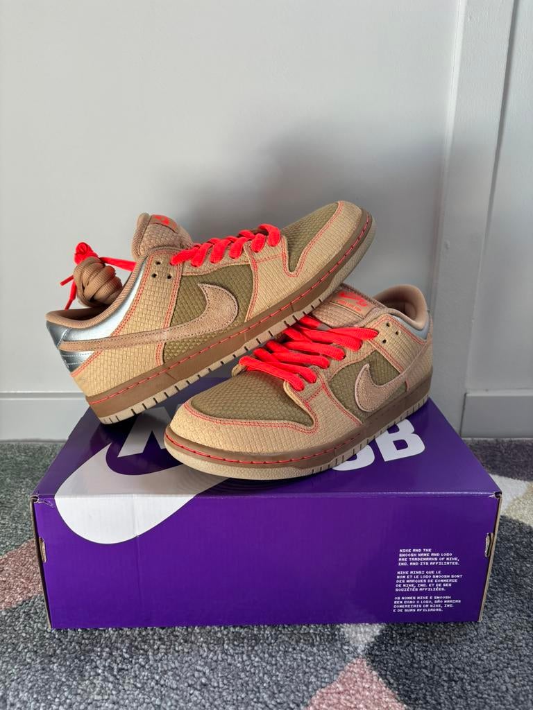 Nike SB Dunk Low Pro “Som Tum” // 45, Bruin, Nieuw, Ophalen of Verzenden, Sneakers of Gympen