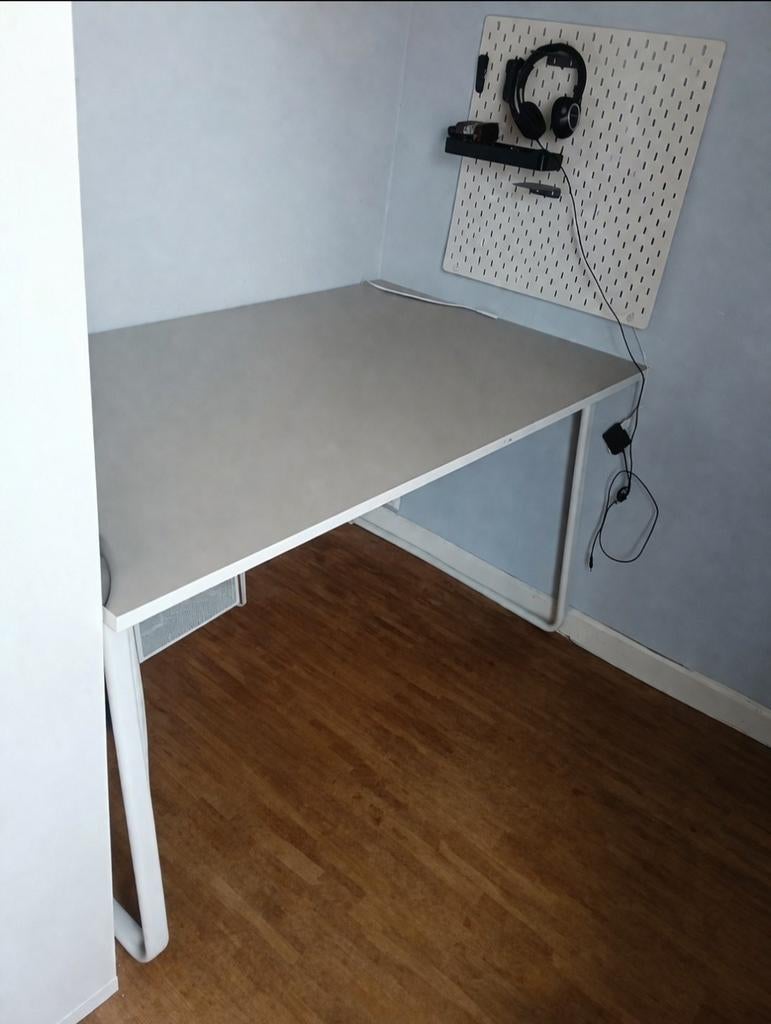 IKEA Huvudspelare gamebureau, Ophalen, Scandinavisch, Kabelgoot, Zo goed als nieuw