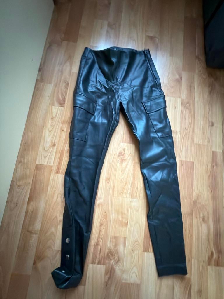 Zara leren look broek - Maat xs, Zwart, Ophalen of Verzenden, Zo goed als nieuw, Maat 36 (S)