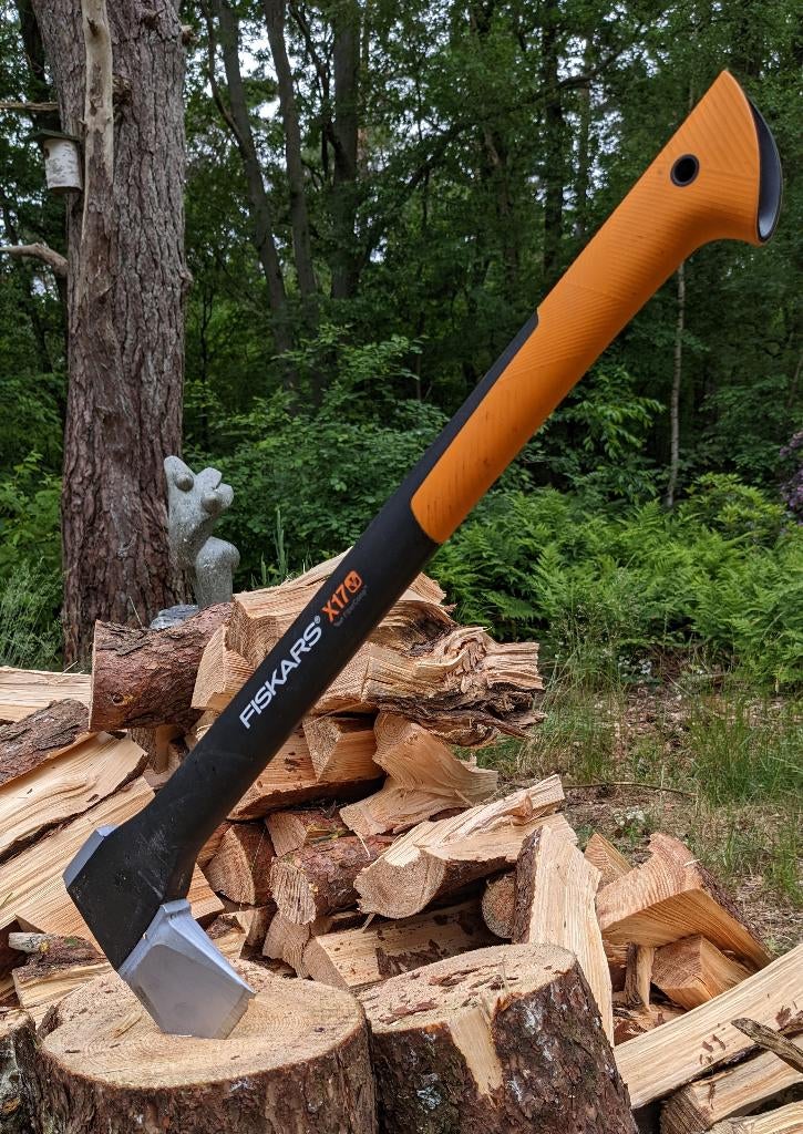 fiskars x 36 (opvolger van de x 27 ) de beste bijl die er is