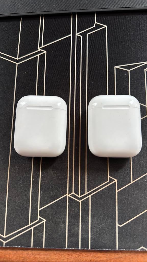 2 originele Apple AirPods oplaadcases, model A1602, Telecommunicatie, Mobiele telefoons | Oordopjes, Ophalen of Verzenden, Gebruikt