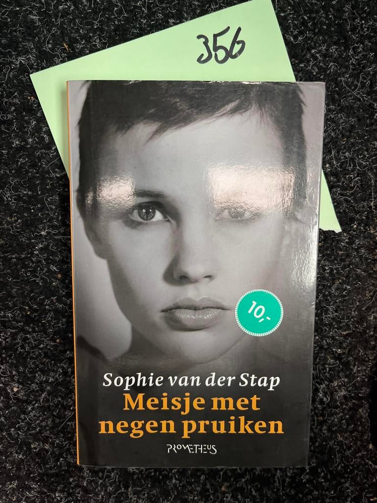 Meisje met negen pruiken - Sophie van der Stap, Ophalen of Verzenden, Zo goed als nieuw, Nederland