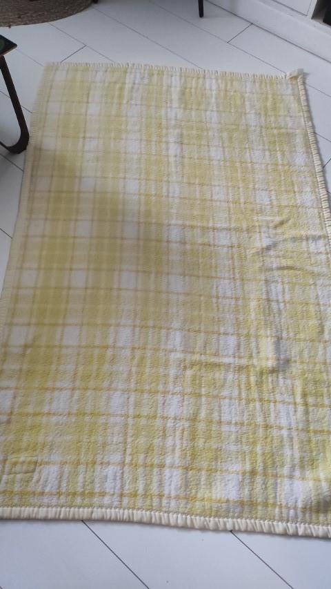 Vintage babydeken geel wit geruit Hatema, Ophalen of Verzenden, Gebruikt, 100 cm of meer, Deken