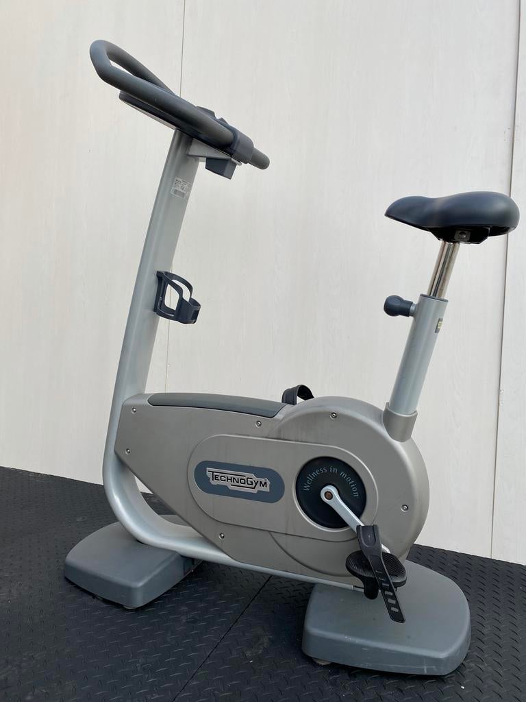 Hometrainer Technogym Bike Forma voor onderdelen, Ophalen, Gebruikt, Metaal, Benen