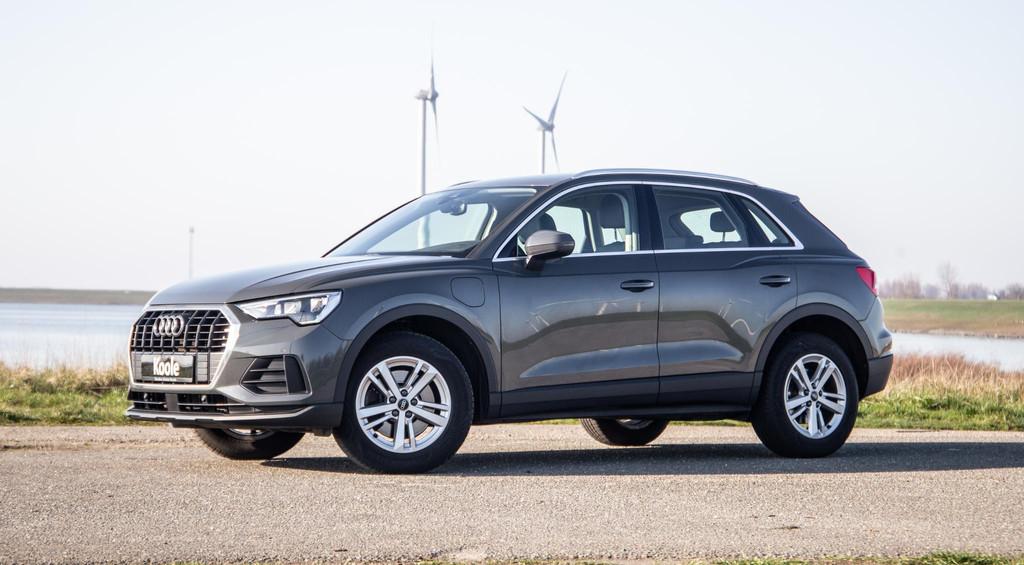 Audi Q3 45 TFSI e edition AUTOMAAT / PLUG IN HYBRID / STOELV, Gebruikt, 1395 cc, Bluetooth, 13 kWh