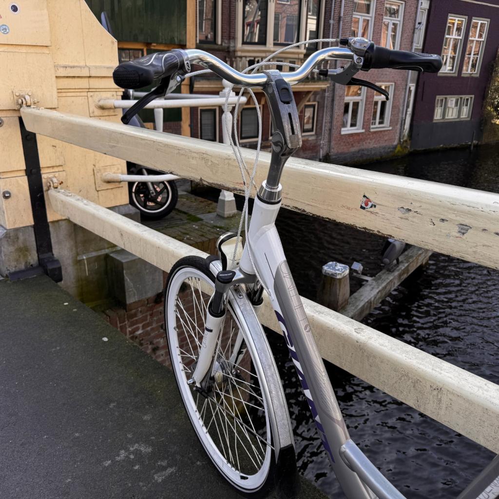 Giant Ultimo 899 Damesfiets Wit | Nette Staat, Giant, Zo goed als nieuw, Support@giant.com, 1635 63rd St, Suite A
Boulder, CO 80301
USA