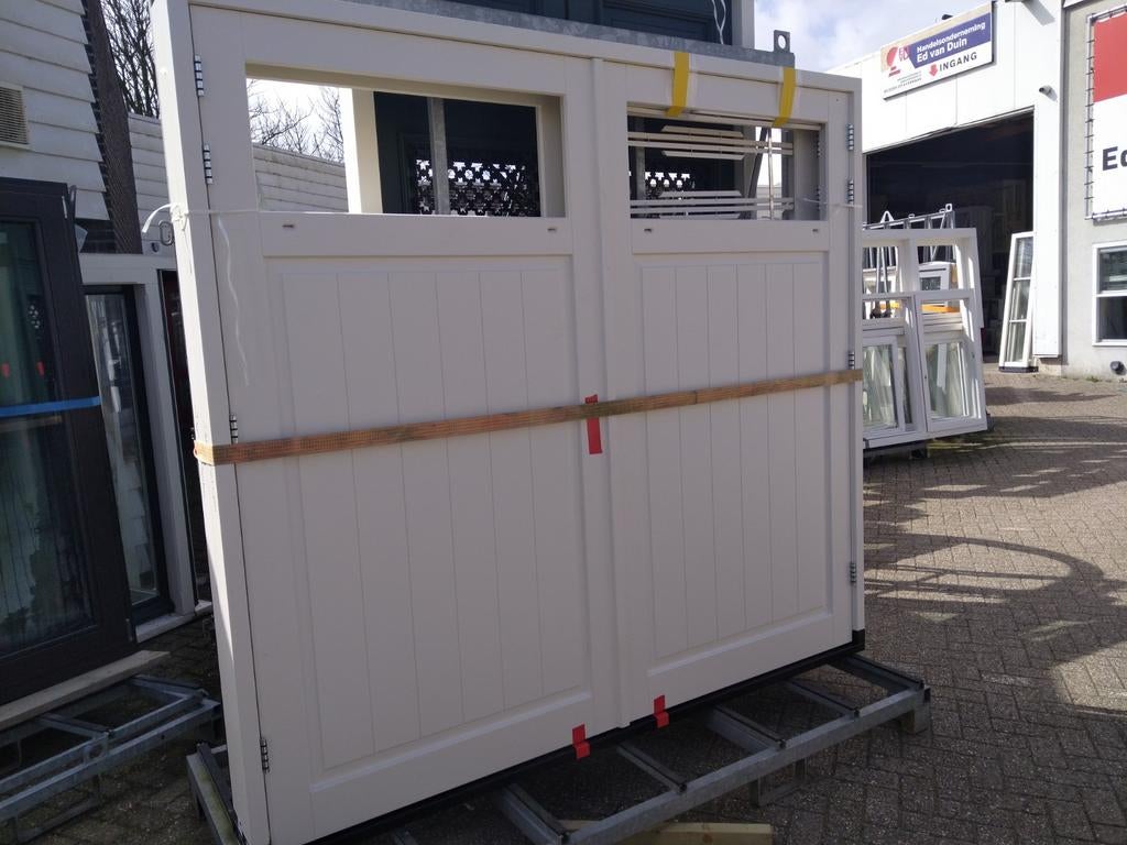 Hardhout kozijn met dubbele garage deuren, Ophalen of Verzenden, Hout, 120 cm of meer, 215 cm of meer