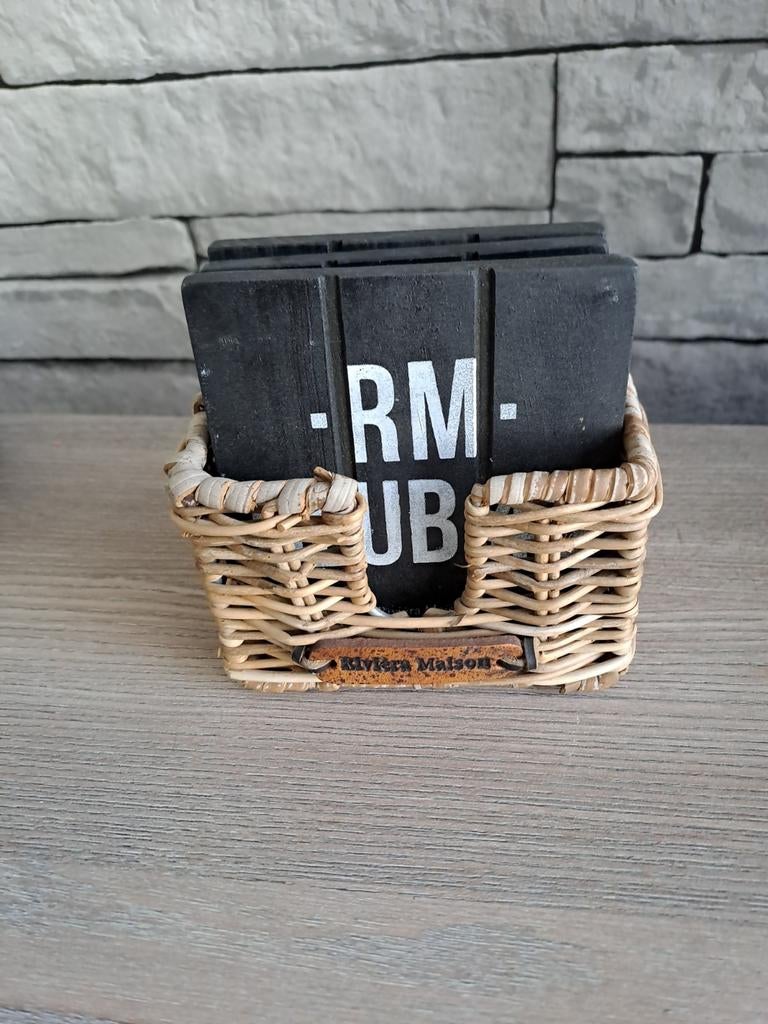 Onderzetters Riviera Maison in rieten mandje, Huis en Inrichting, Ophalen of Verzenden, Zo goed als nieuw