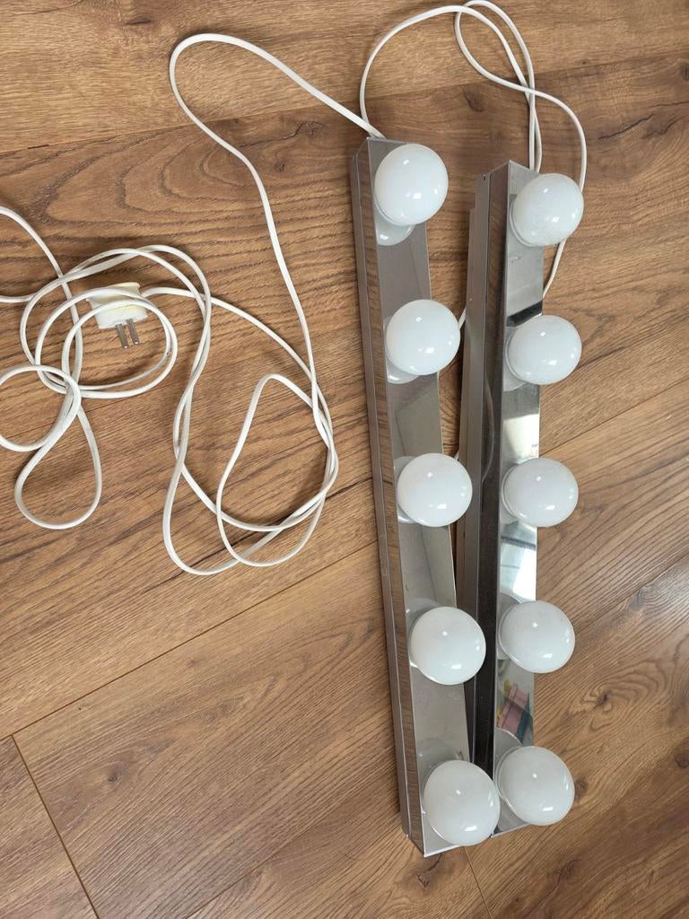 2x IKEA Wandlampen - Chroom met Melkglas Bollen, Ophalen of Verzenden, Gebruikt, Glas, Modern, Scandinavisch