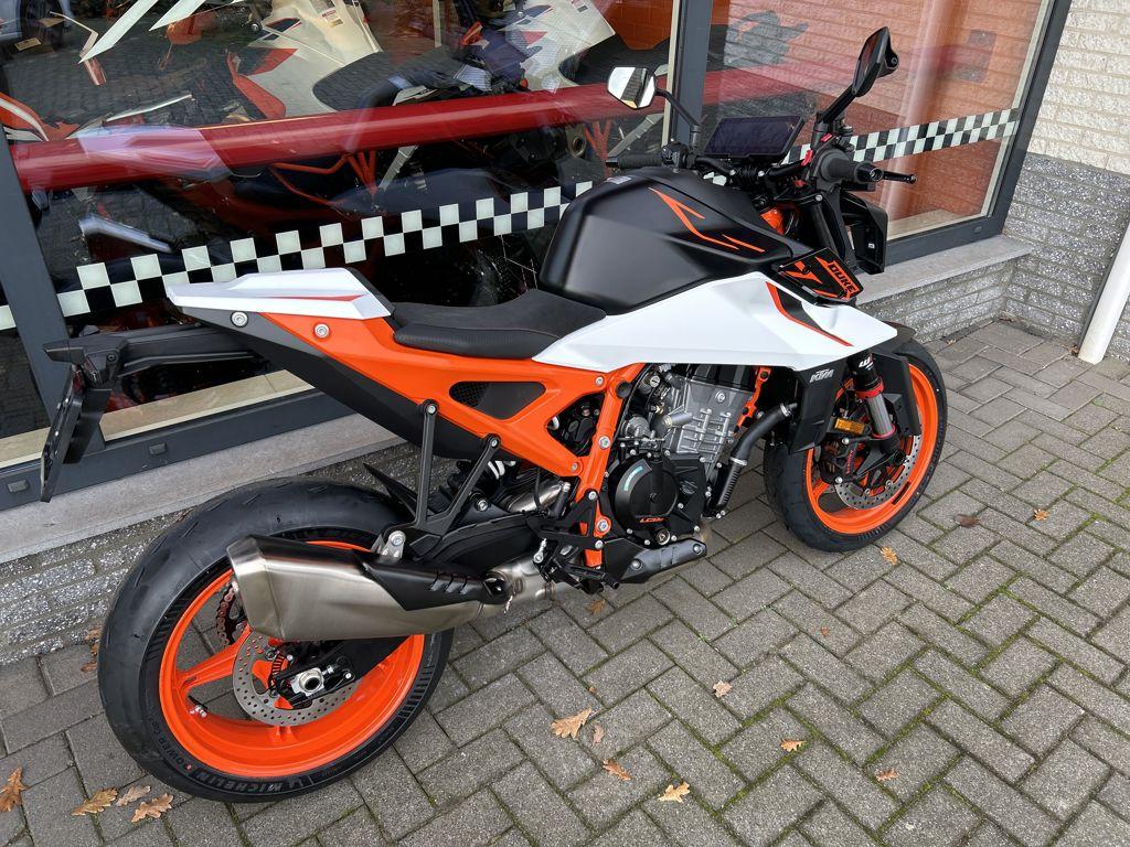 KTM 990 DUKE R 2026 - foto 3