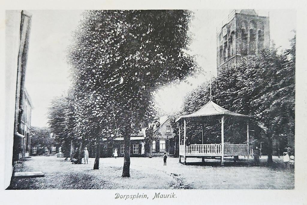 Maurik - Dorpsplein, Verzamelen, Ansichtkaarten | Nederland, Verzenden, Voor 1920, Gelopen, Gelderland