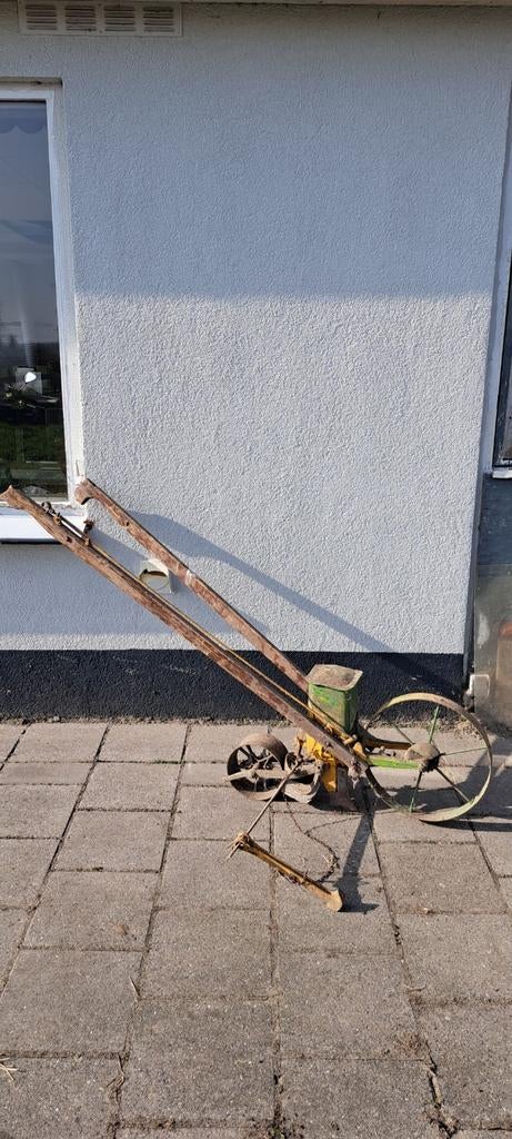 Antieke Zaaimachine - Decoratief Tuinornament, Antiek en Kunst, Ophalen