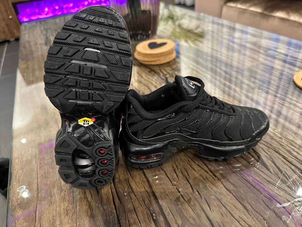 Nike tn air maat 29 ZEER EXCLUSIEF NIET TE KOOP IN NEDERLAND, Kinderen en Baby's, Kinderkleding | Schoenen en Sokken, Nieuw, Ophalen of Verzenden