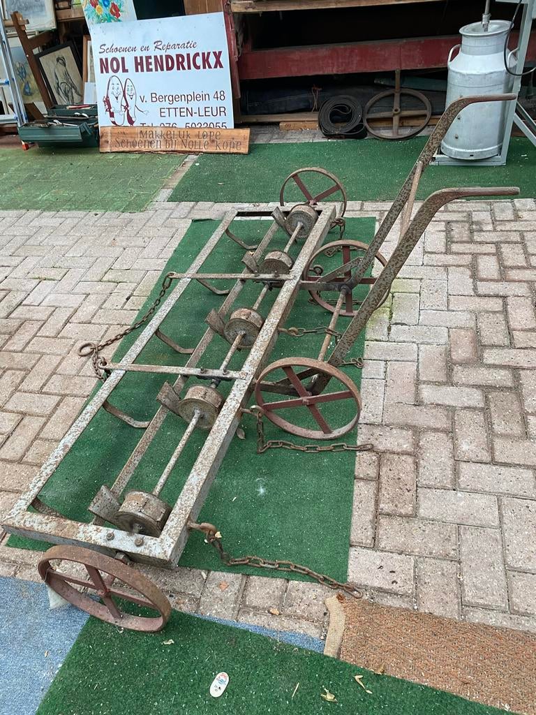 Antieke zaaimachine op wielen | achter paard | zaaien, Antiek en Kunst, Antiek | Gereedschap en Instrumenten, Ophalen