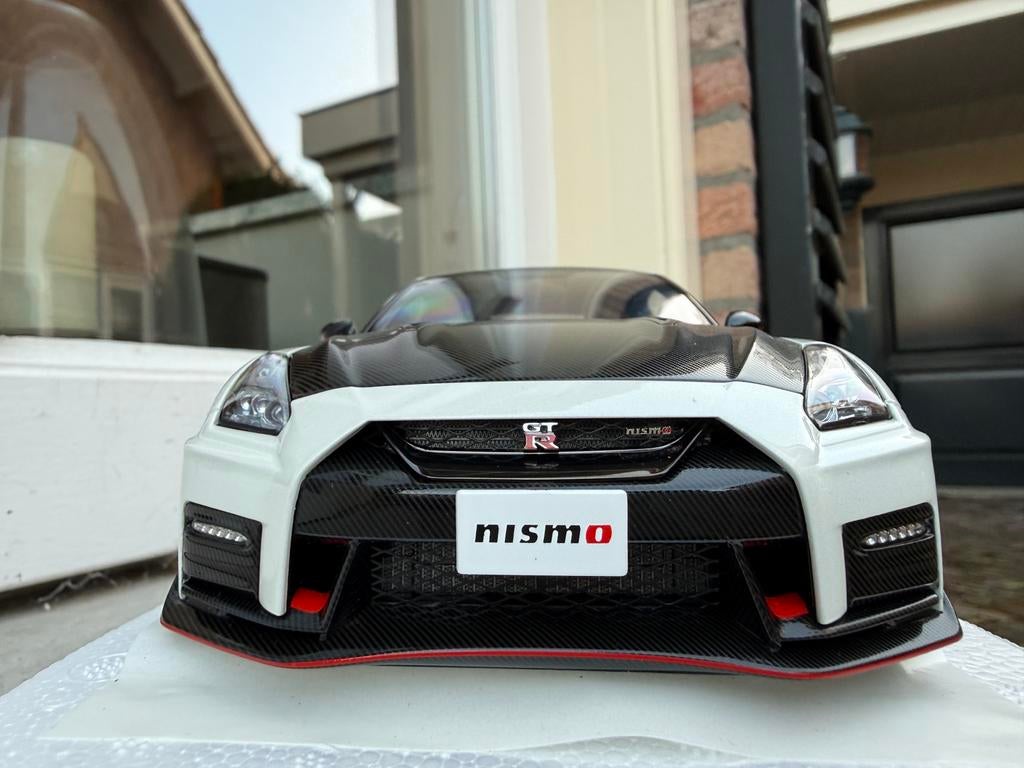 1:18 Nissan GT-R R35 Nismo Brilliant White Autoart 77501, Auto, Autoart, Nieuw, Ophalen of Verzenden
