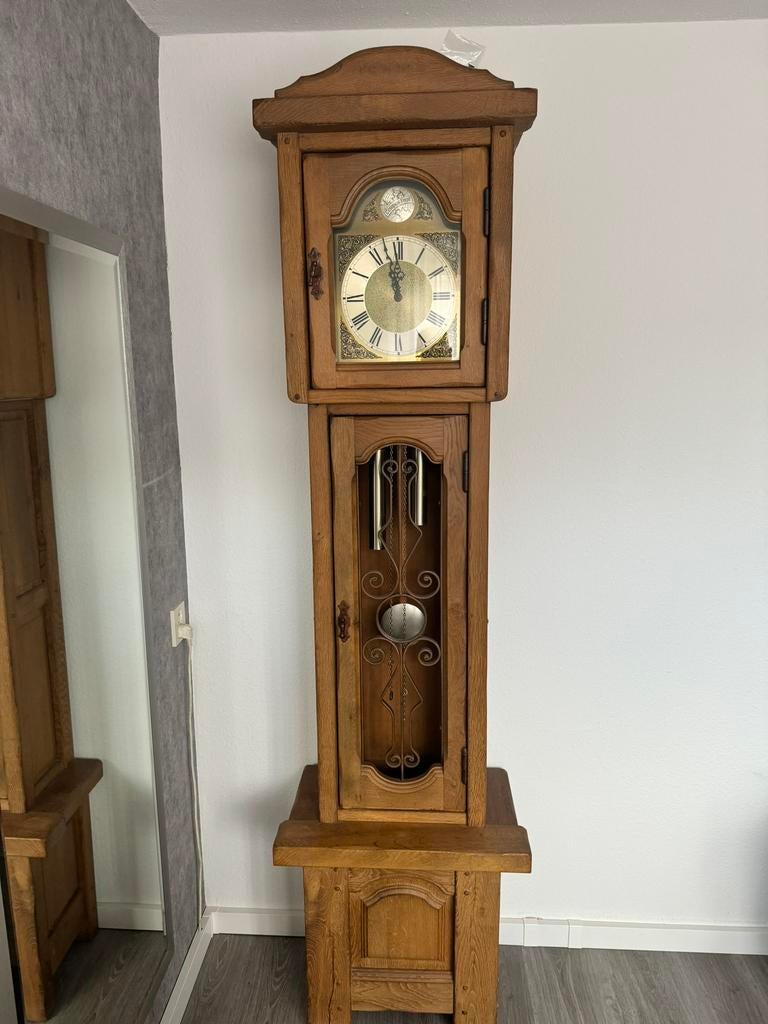 Te koop robust eiken staande klok, Ophalen