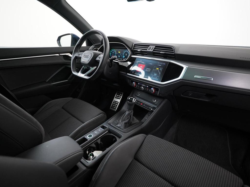 Audi Q3 45 TFSIe S Line | Panoramadak | MMI Navigatie plus |, 12 maanden, Gebruikt, Blauw, Leder en Stof