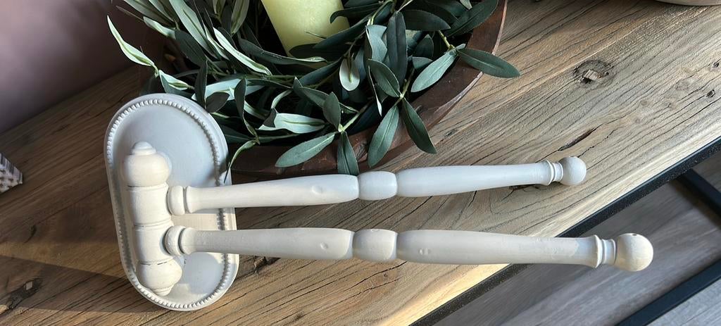 Brocante Handdoekenrek in krijtverf, Antiek en Kunst, Ophalen of Verzenden