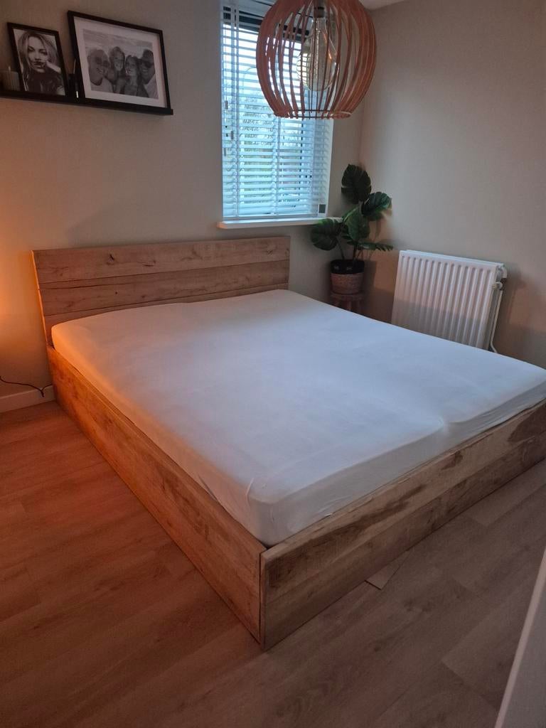 Steigerhouten ledikant 1.80 X 2.10 met matrassen, Ophalen