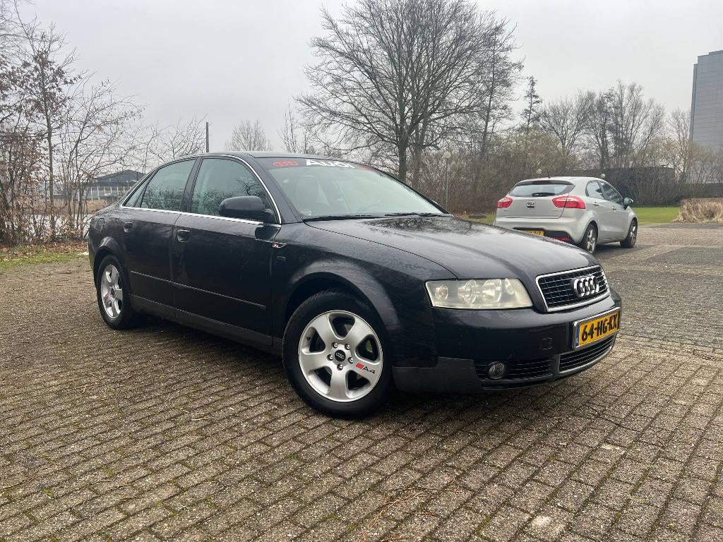 Audi A4 2.0 96KW 2001 Zwart, Stof, 4 cilinders, 1984 cc, A4