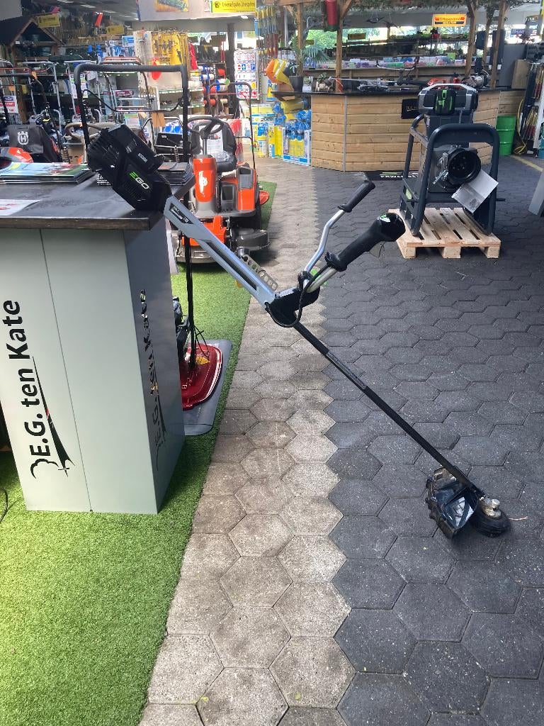 EGO bosmaaier BCX 3800 met touwkop, Ophalen, Gebruikt, Accu, EGO