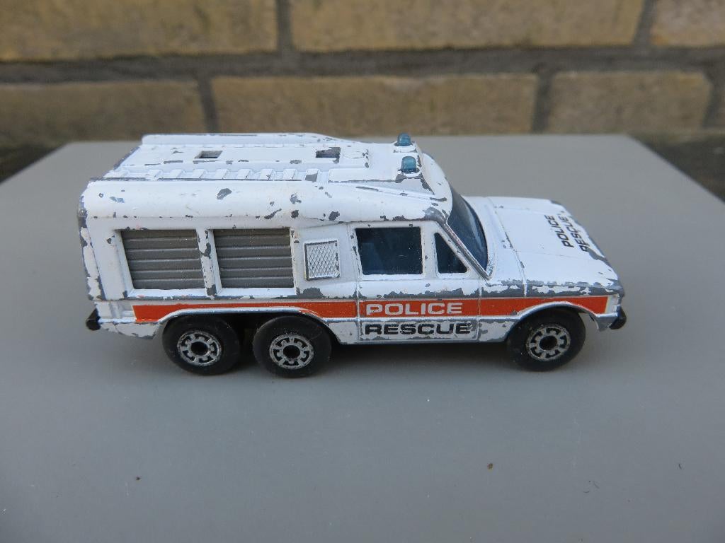 Matchbox Range Rover Carmichael Commando fPOLICE Rescue, Ophalen of Verzenden, Gebruikt, Auto
