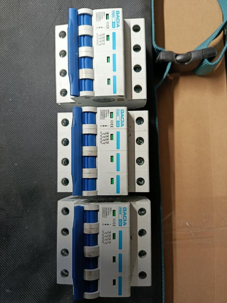 Installatie automaten aardlekschakelaars gacia holec, Ophalen of Verzenden