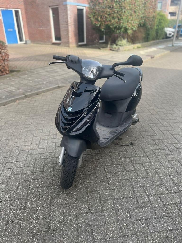 Piaggio Zip 2T (70cc) - 2016 - SP Look, Ophalen, Tweetakt, Maximaal 45 km/u, Zo goed als nieuw