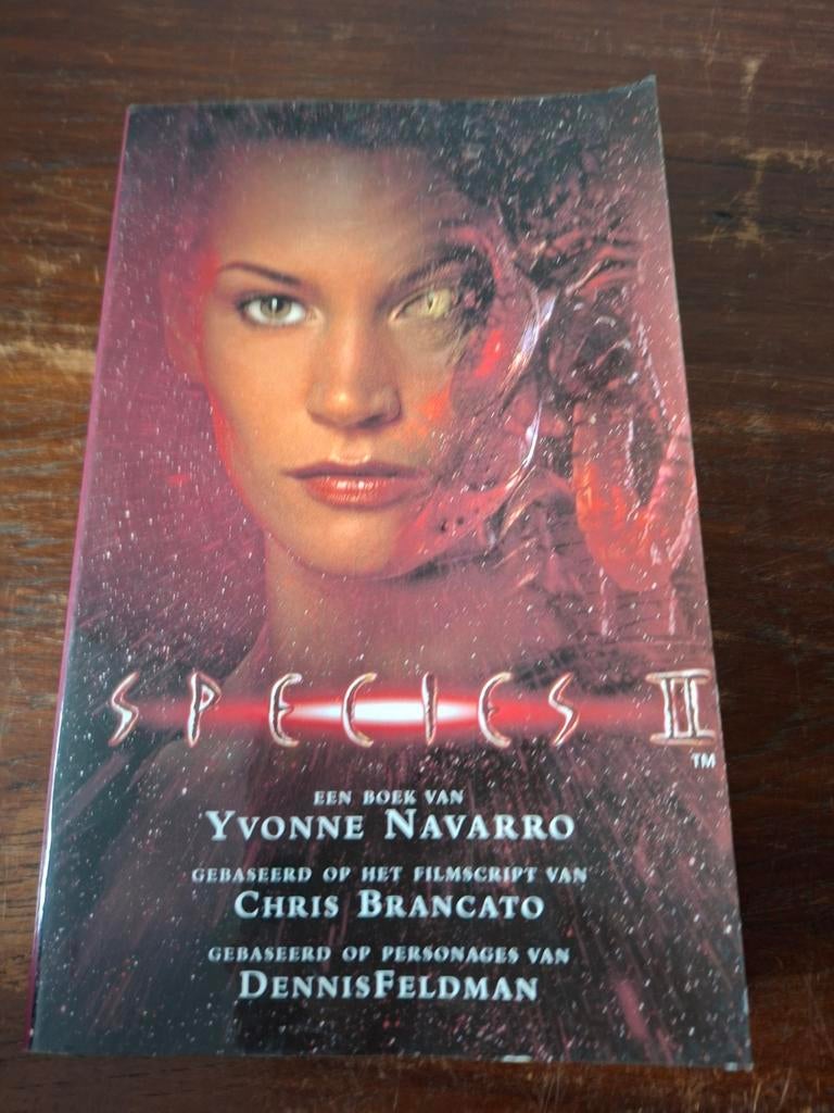 Species II boek van Yvonne Navarro, Ophalen of Verzenden