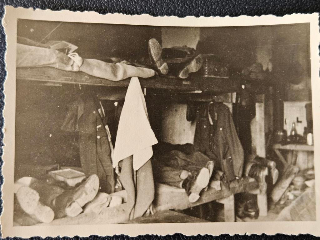 1xfoto100%orig wo2 foto duitse soldaten in wacht bunker, Ophalen of Verzenden, Duitsland, Foto of Poster