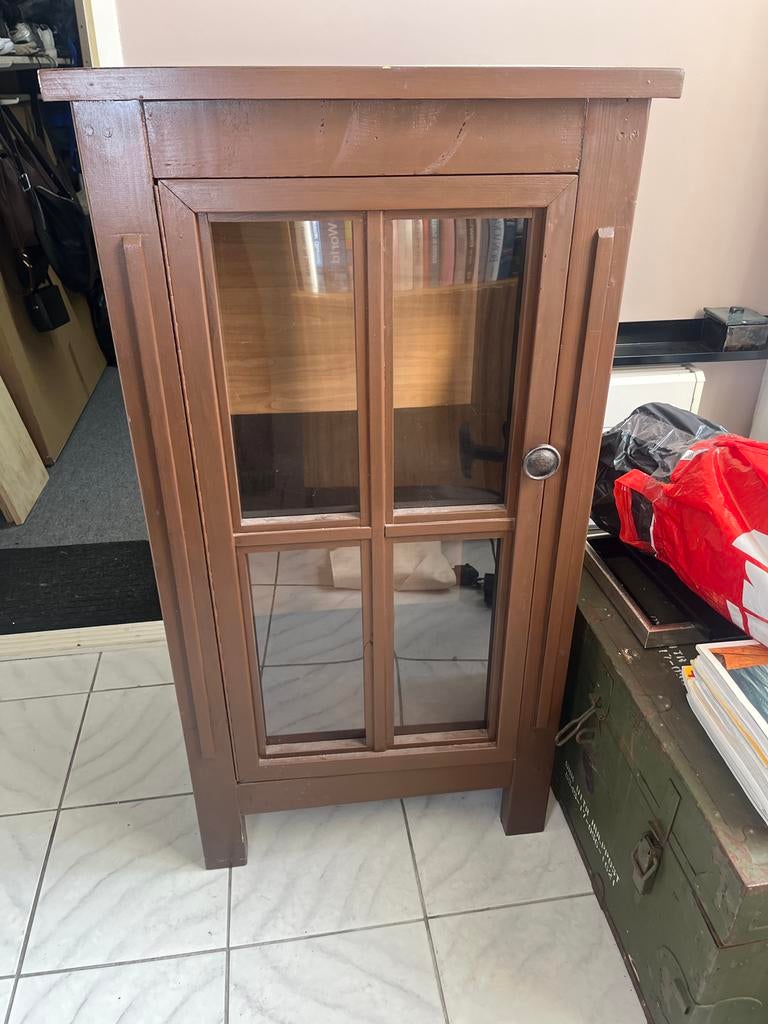 Houten kast met witte tegeltjes en plexiglas ruiten, Ophalen of Verzenden