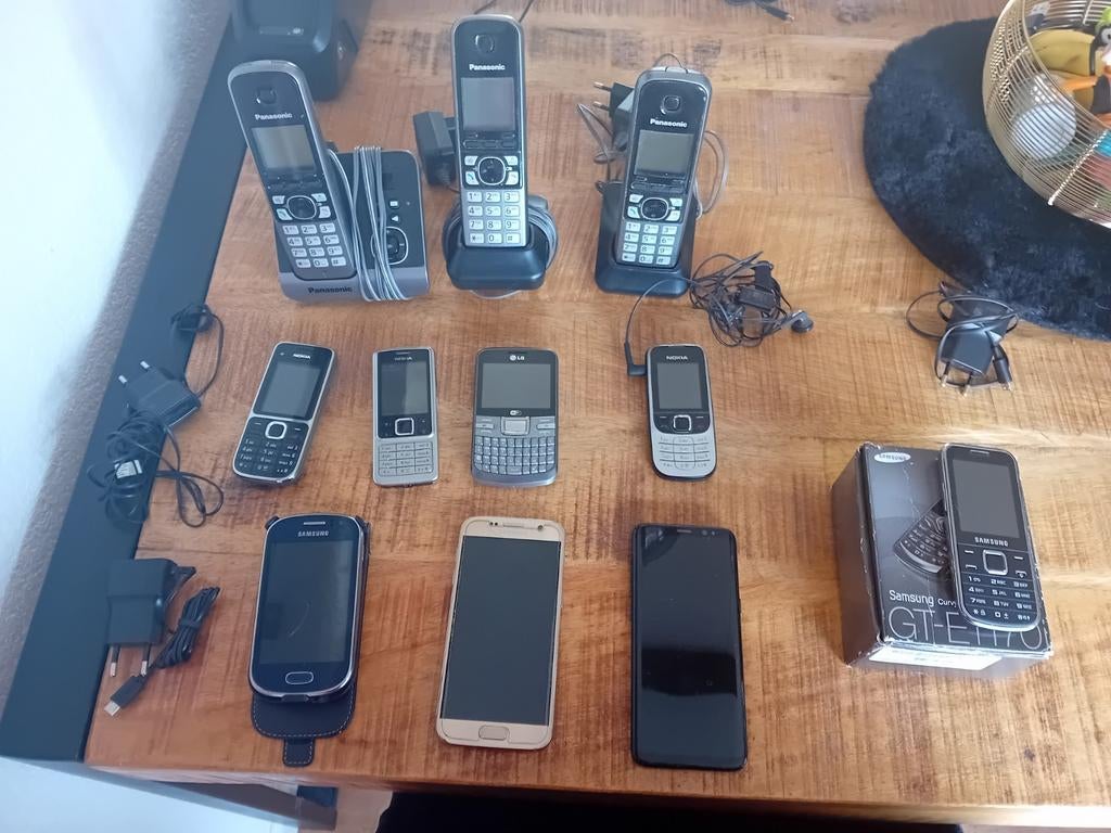 Partij oude telefoons - allemaal werkend, Gebruikt, Geen camera, Ophalen of Verzenden, Klassiek of Candybar