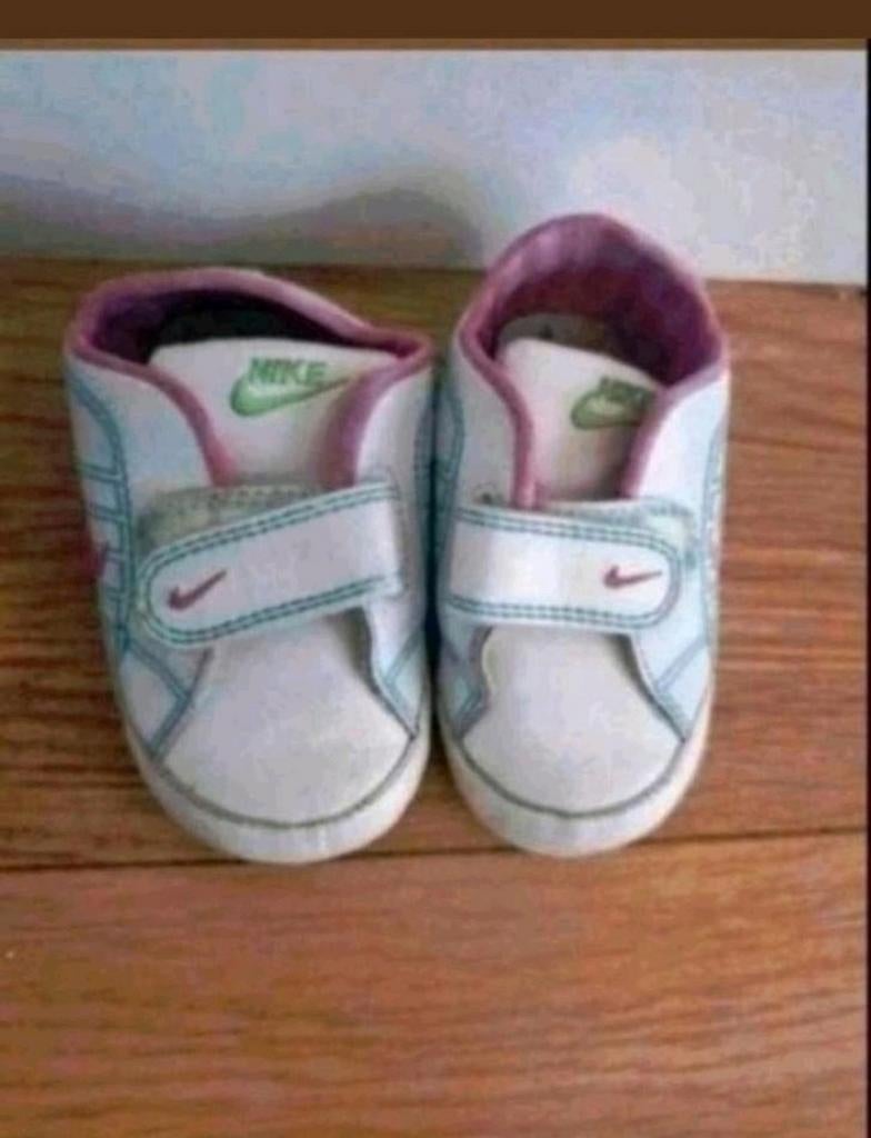 Nike kinder schoenen maat 19.5, Schoentjes, Meisje, Ophalen of Verzenden, Zo goed als nieuw