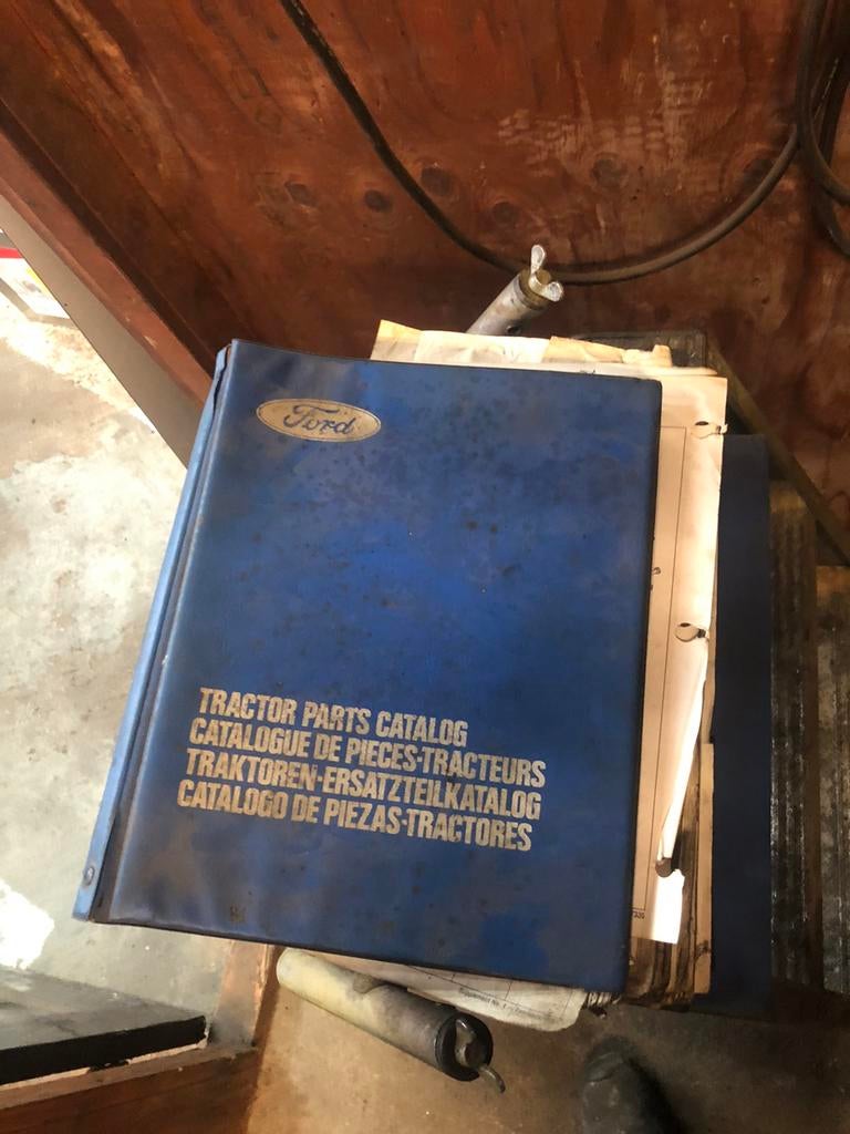 Ford trekker catalogus onderdelen, Ophalen of Verzenden, Zo goed als nieuw, Bouwkunde