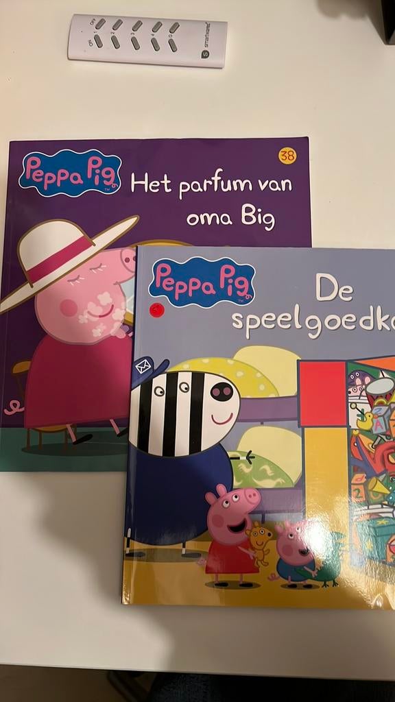 Peppa Pig boekjes De speelgoedkast, Het parfum van oma Big, Ophalen of Verzenden, Zo goed als nieuw