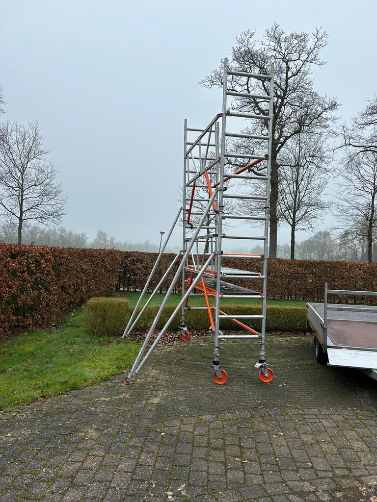 Altrex Rolsteiger 75-200 stahoogte 4,25, Ophalen of Verzenden, Zo goed als nieuw, Rolsteiger of Kamersteiger, 5 meter of hoger