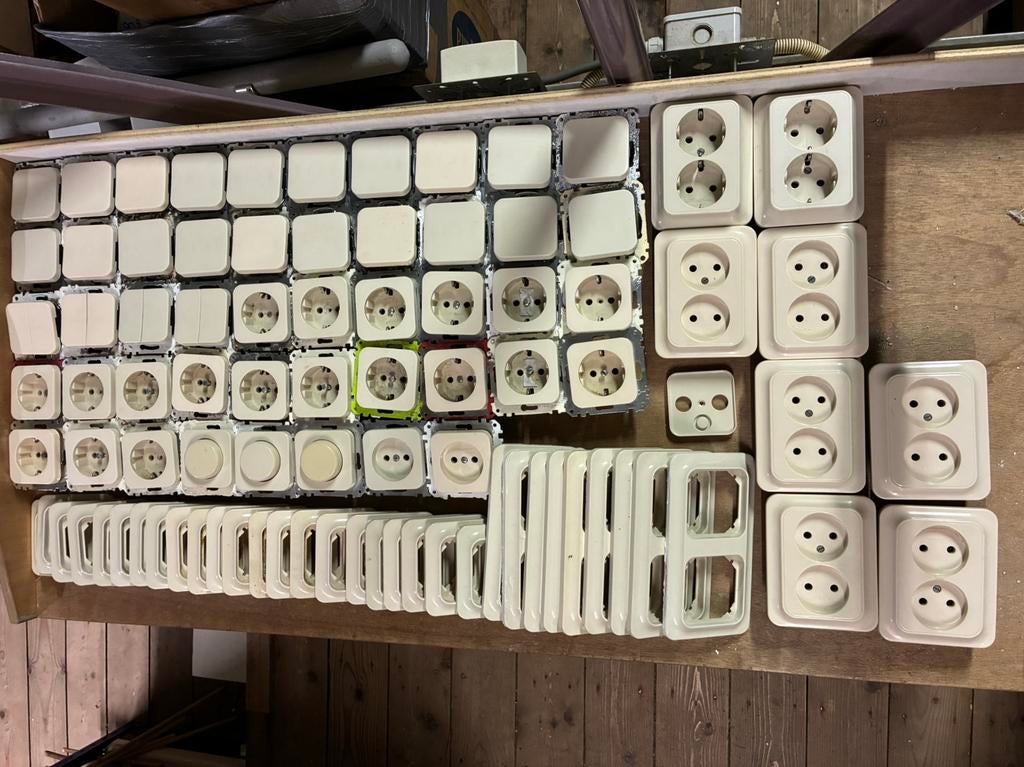Merten Atelier creme schakelmateriaal stopcontacten, Gebruikt, ., Ophalen of Verzenden, .