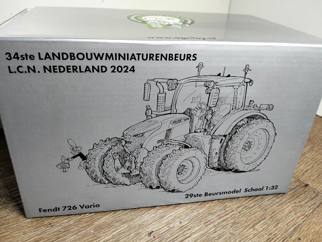 Te koop Siku Fendt 726 Vario LCN Beursmodel 2024., Ophalen of Verzenden, Zo goed als nieuw, Tractor of Landbouw, SIKU