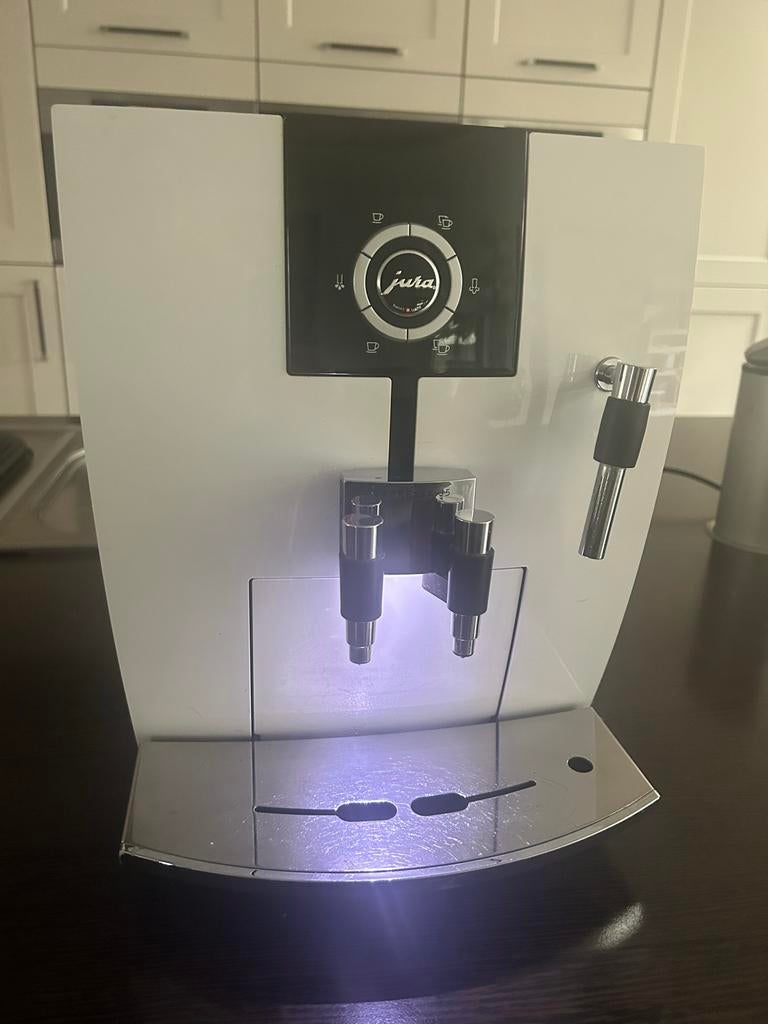 Jura Impressa J5 - Luxe Koffiemachine Wit, Ophalen, Afneembaar waterreservoir, Espresso apparaat, Koffiebonen