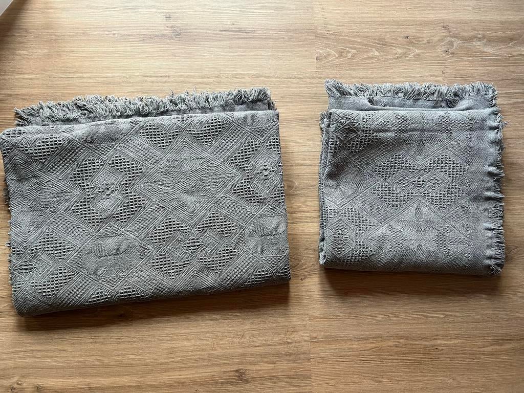 2x Grijze Sprei met Franjes, 100 tot 150 cm, Ophalen of Verzenden, Zo goed als nieuw, 150 tot 200 cm