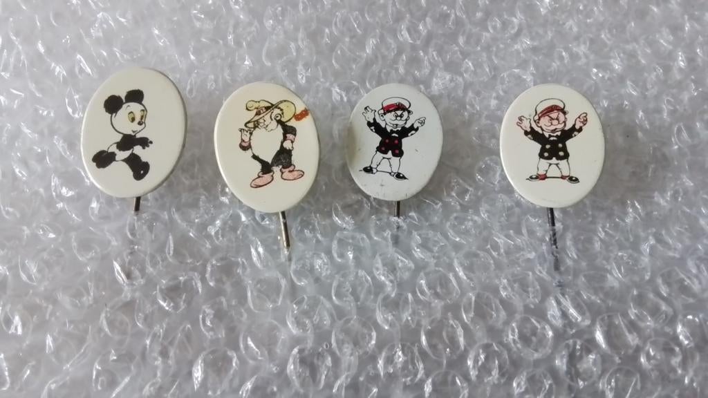 4 verschillende speldjes stripfiguren, Ophalen of Verzenden, Zo goed als nieuw, Overige onderwerpen