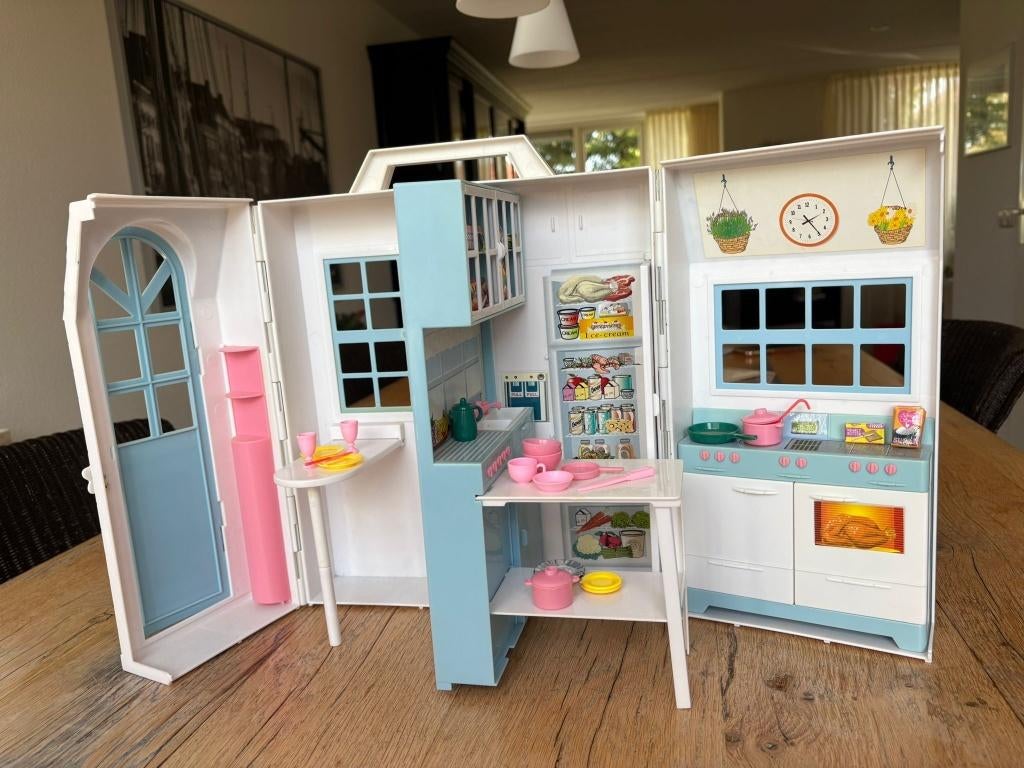 Barbie keuken en eetkamer, Ophalen of Verzenden, Zo goed als nieuw, Barbie