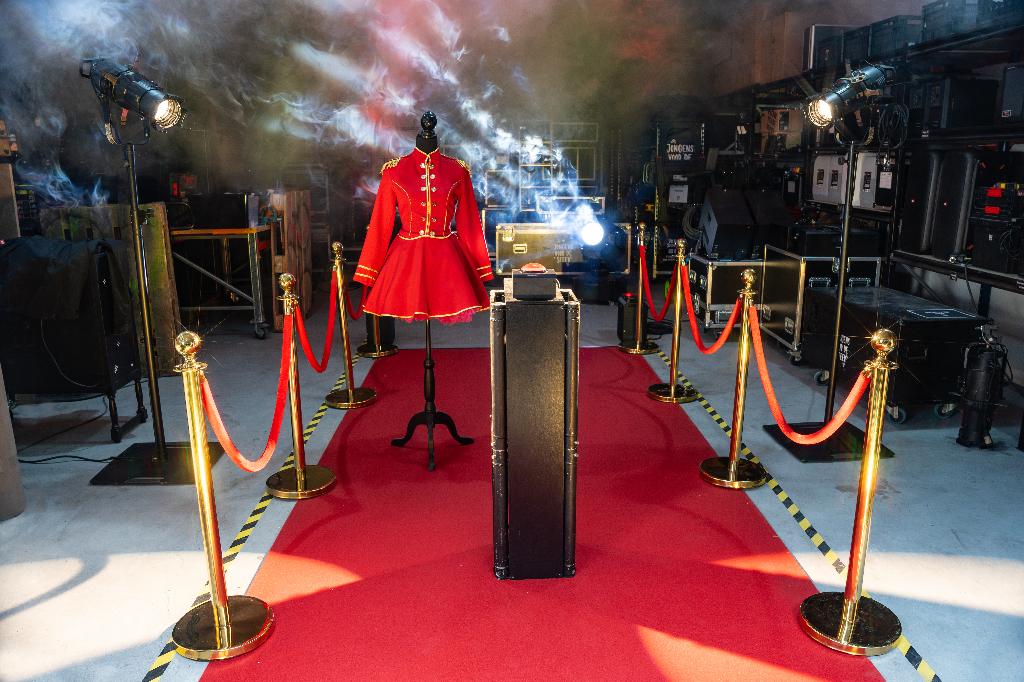 RODE LOPER | HUUR, Ophalen of Verzenden, Zo goed als nieuw, Overige