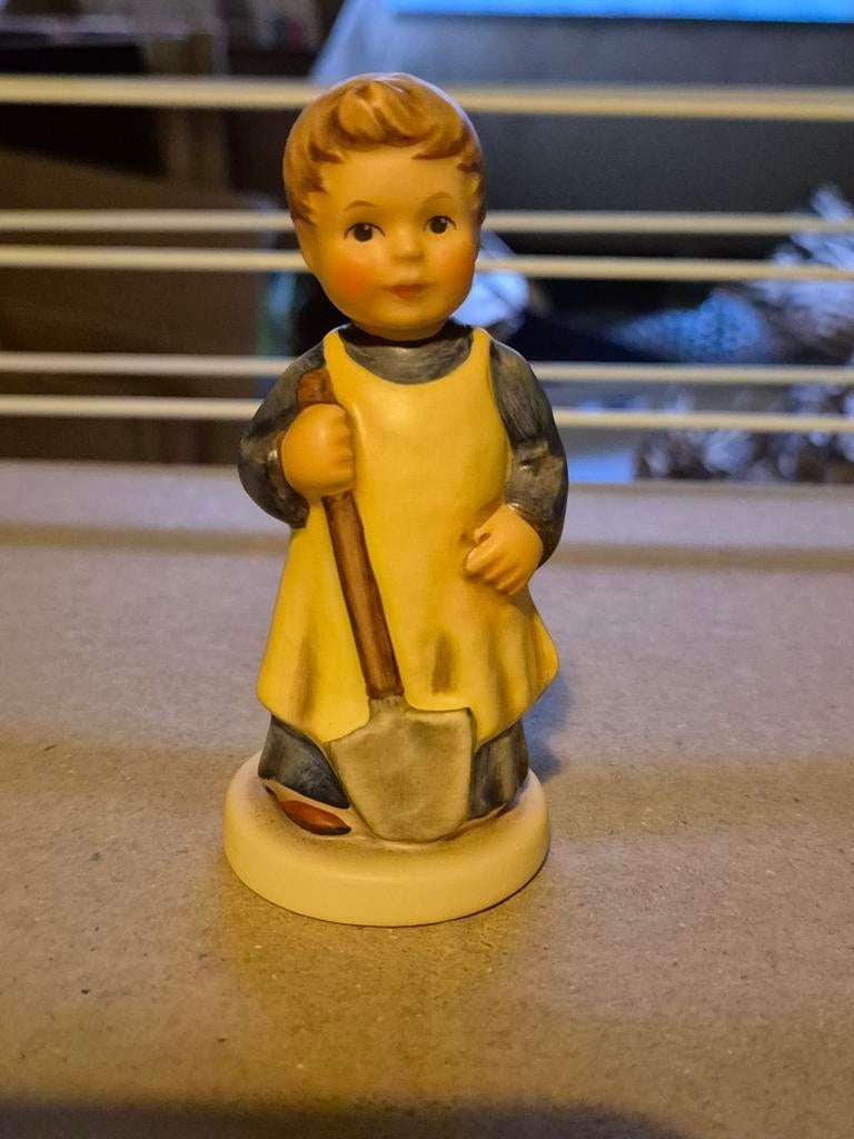 Hummel 727 Tuinman met schop, Ophalen of Verzenden